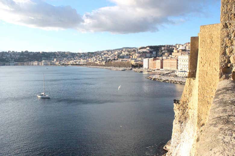 Cycle along the Gulf of Naples