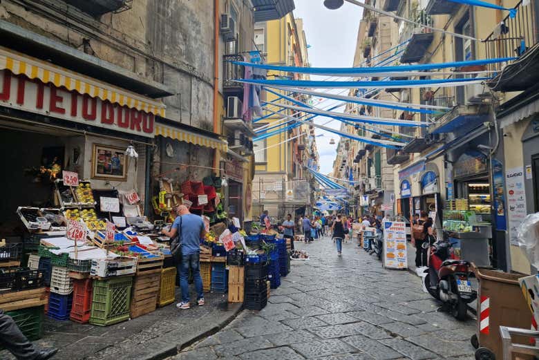 Tour por el barrio de Montesanto y el mercado de Pignasecca, Nápoles