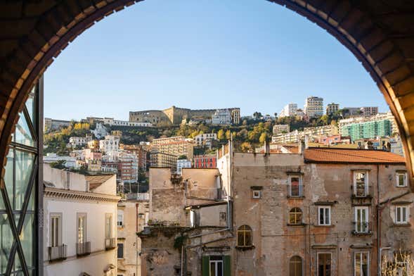 Tour di Montesanto e del mercato della Pignasecca