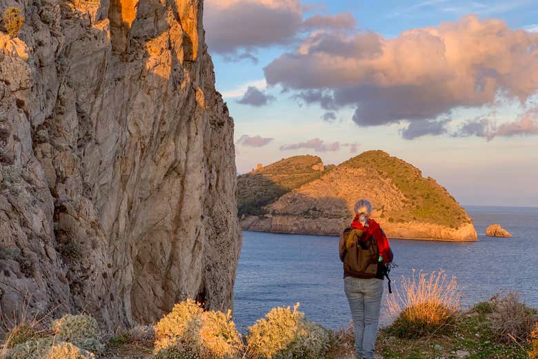 Bahía de Ieranto al atardecer