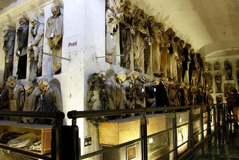 Corridoi deidcati ai preti nelle catacombe di Palermo