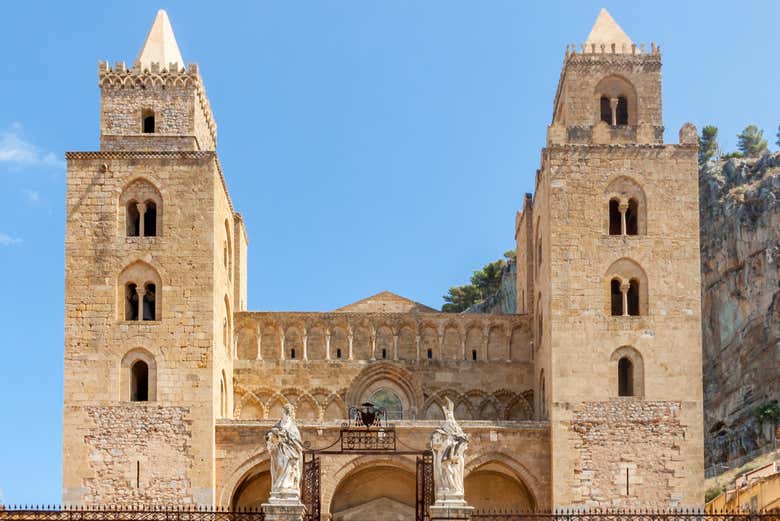 Marvel at the Cefalù Cathedral's Norman facade 