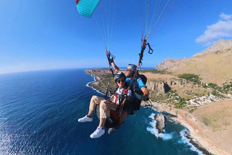 Vuelo en parapente por la costa siciliana