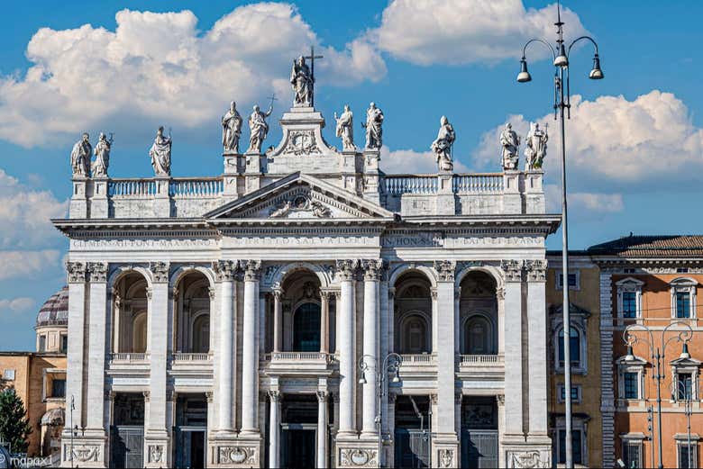 Fachada de la basílica