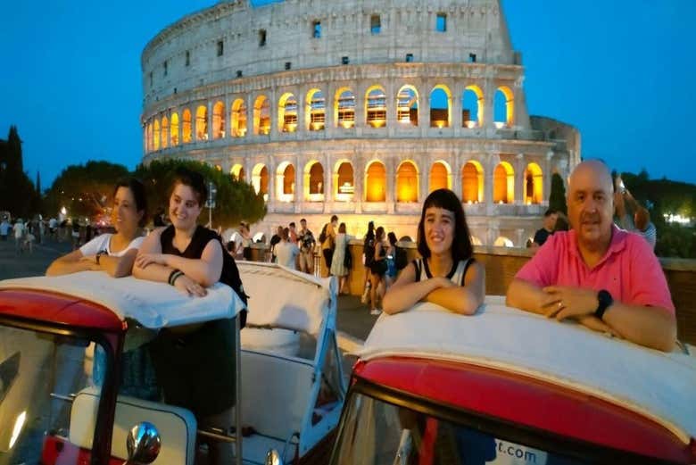 Viendo el Coliseo en el tour nocturno