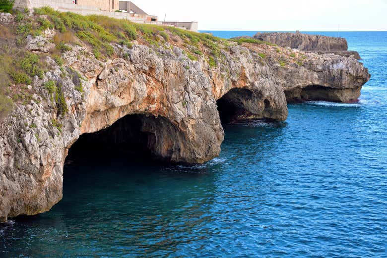 Grutas junto a Punta Meliso