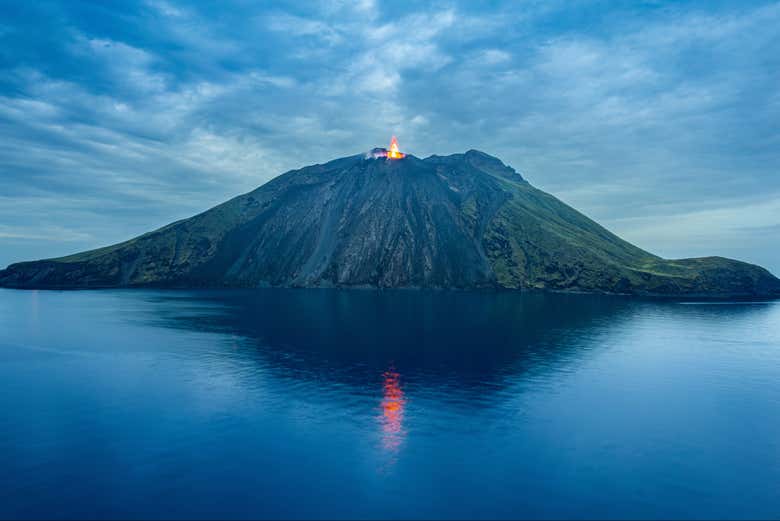 Vue panoramique sur le volcan Stromboli