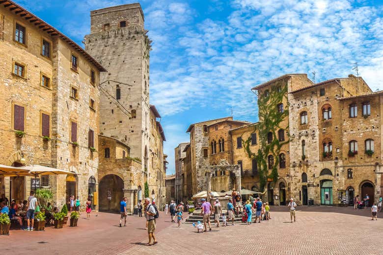 San Gimignano & Montalcino Tour from Siena - Book at Civitatis.com