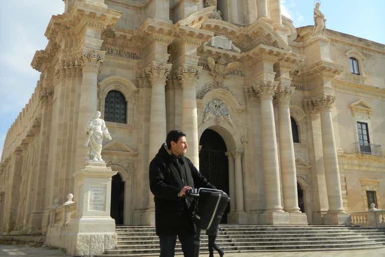 In segway vicino al Duomo di Siracusa