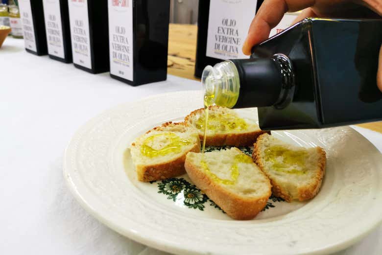 Enjoy an extra virgin olive oil tasting!