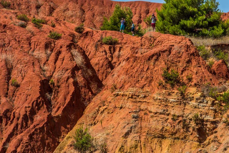 Hiking around the bauxite mines of Apulia