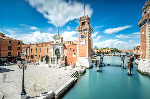 Visita guiada por el barrio de Castello