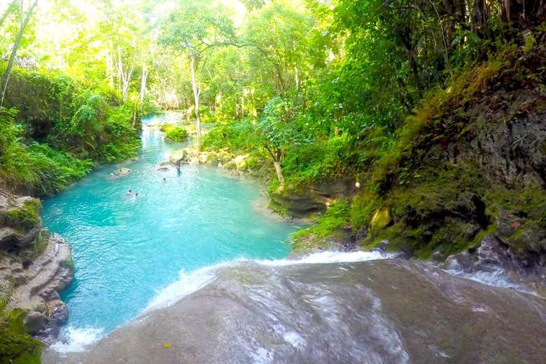 Refrescándonos en las piscinas naturales