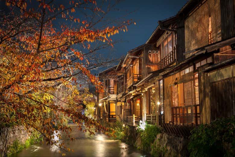 O encanto das tradicionais casas de madeira em Gion