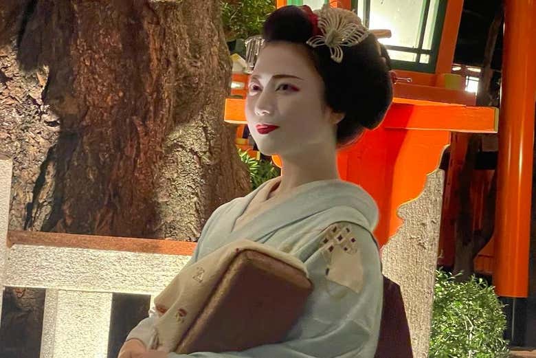 Learn about the tradition of Japanese geishas