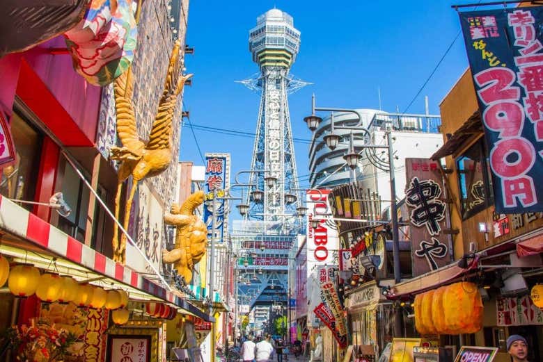 Tsutenkaku in the heart of the Shinsekai neighbourhood