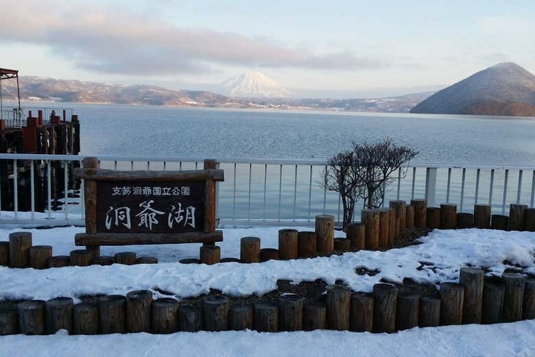  Lake Toya in winter