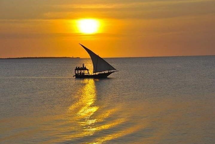 Romantic Boat Cruise with Lunch or Dinner in Mombasa
