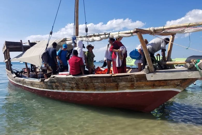 Romantic Boat Cruise with Lunch or Dinner in Mombasa