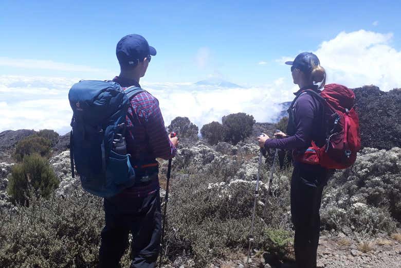 Deux personnes au sommet du mont Kenya