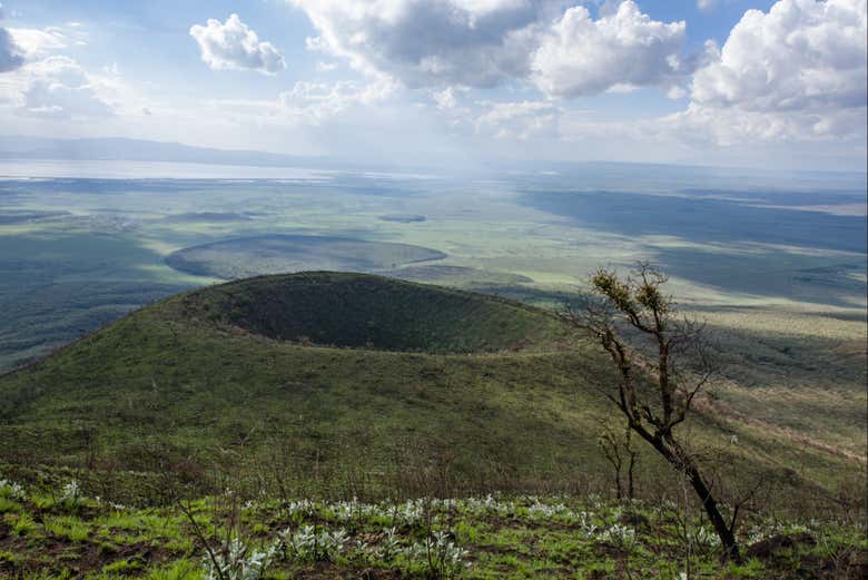 Vistas aéreas del cráter del Longonot