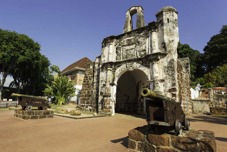 Porta de Santiago, vestígio da antiga colônia portuguesa