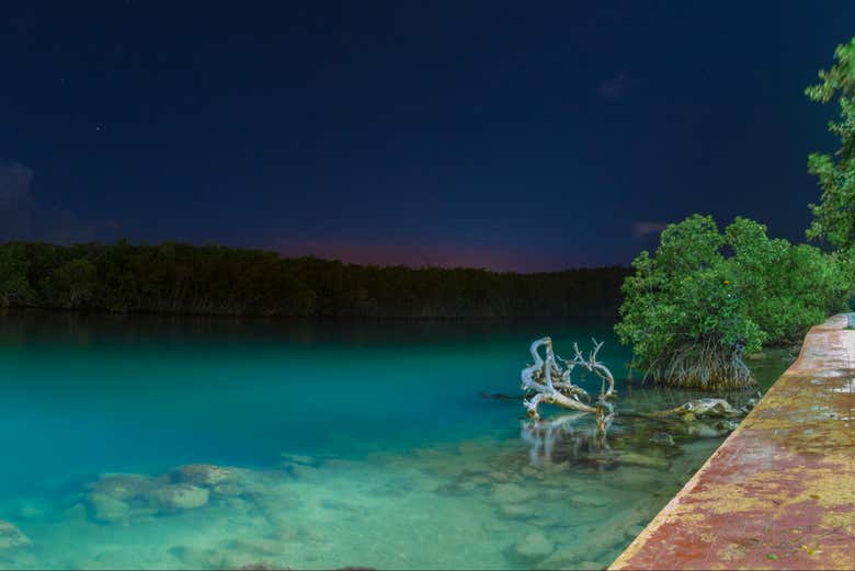 La Laguna Nichupté de noche