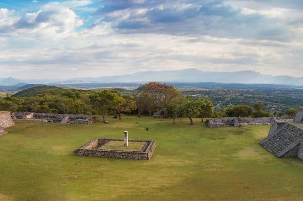 Excursión a Cuernavaca y Zona Arqueológica de Xochicalco