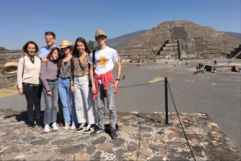 Clientes disfrutando de Teotihuacán