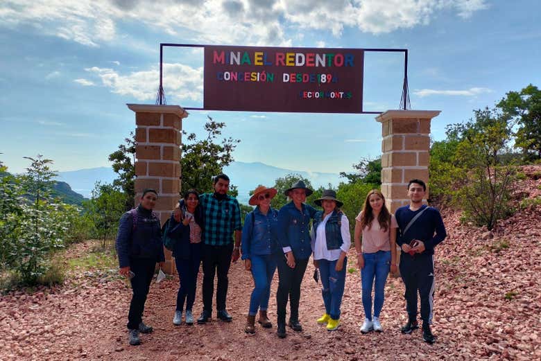 Desfrutando da excursão às minas de opala