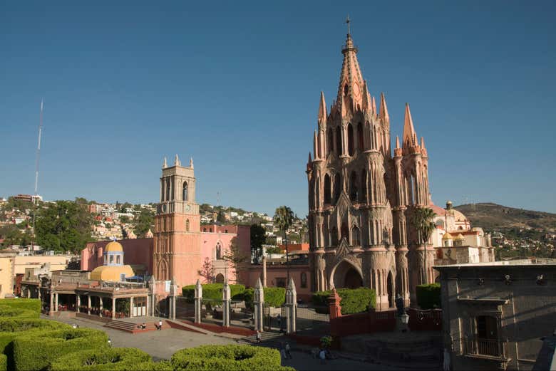 Admire the Parroquia de San Miguel Arcángel