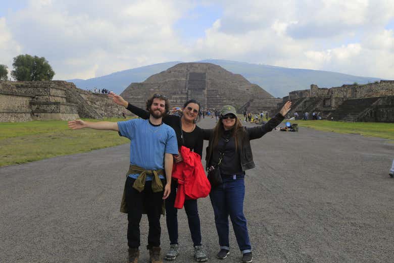 Desfrutando do tour por Teotihuacán