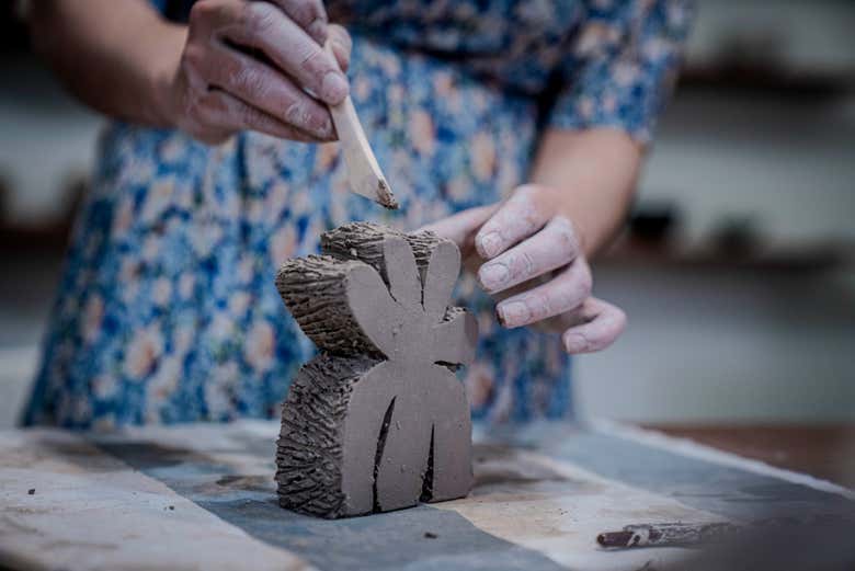 Disfrutando del taller de cerámica mexicana