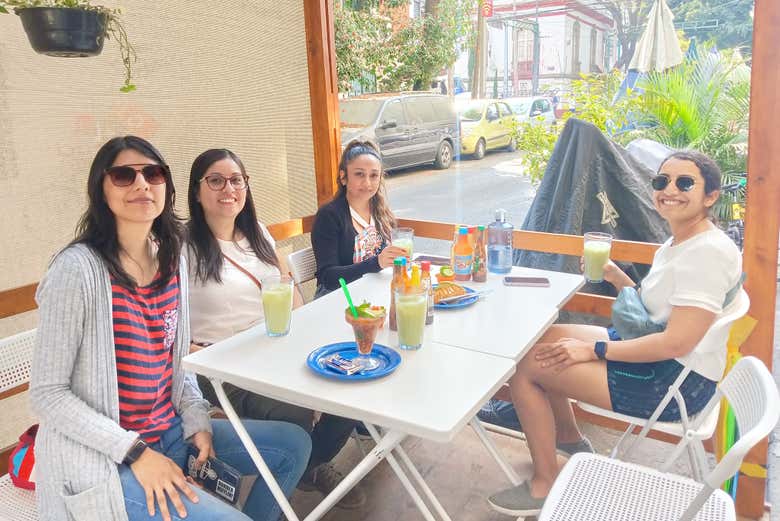 Disfrutando del tour de comida vegetariana en Ciudad de México