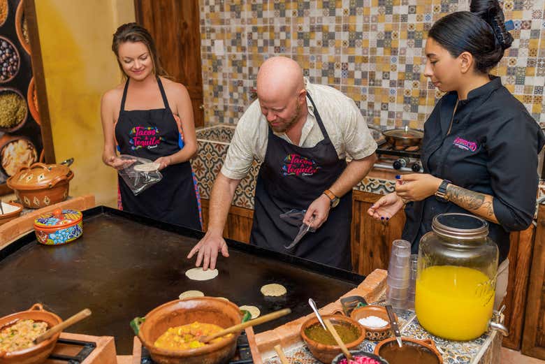 Cocinando tacos mexicanos