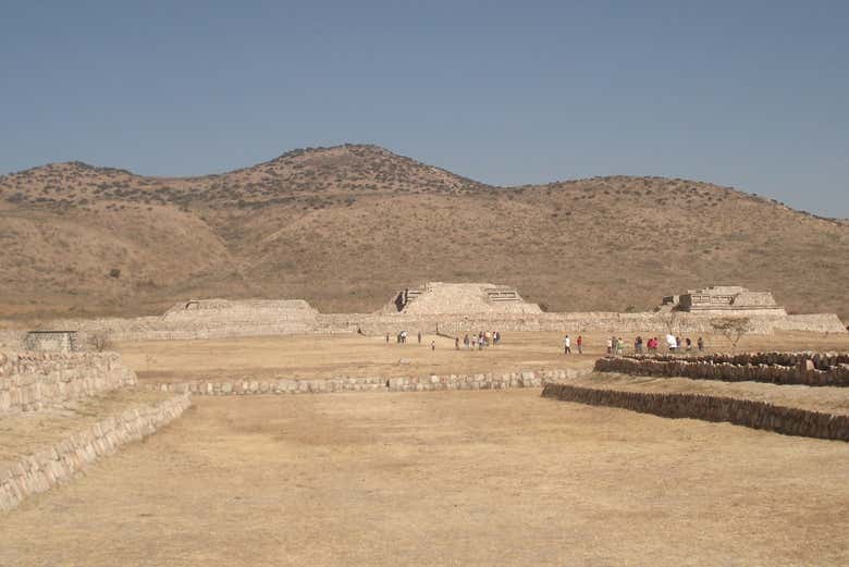 Visitando la zona arqueológica Plazuelas