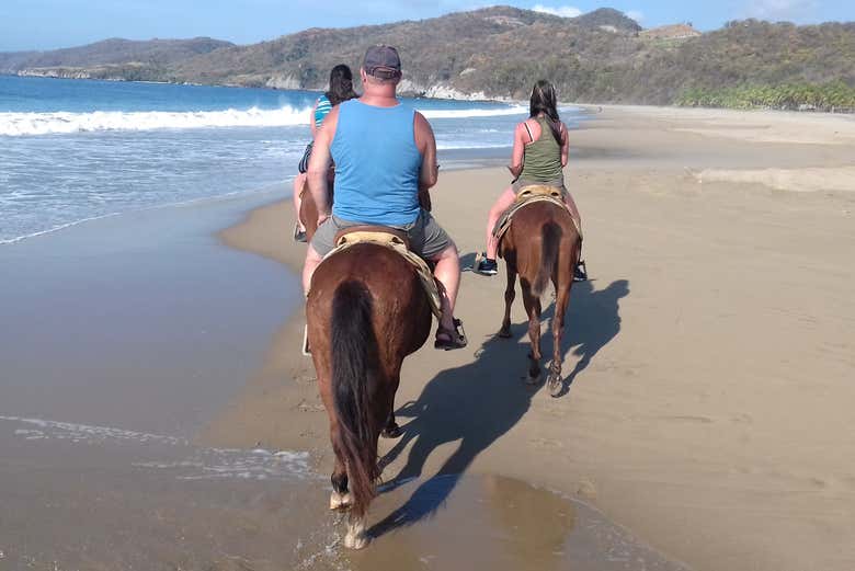 Paseo a caballo por la playa Larga