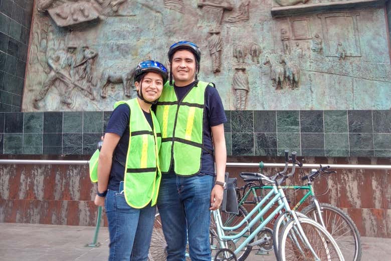 Una pareja disfrutando del tour