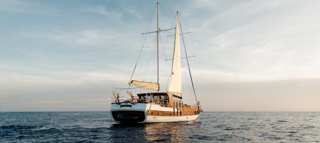 Paseo en velero al atardecer