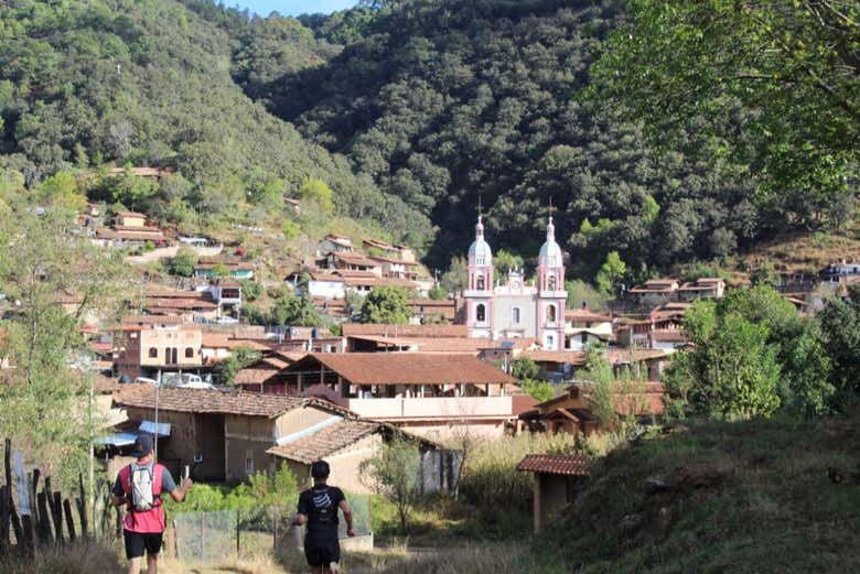 Caminantes por los alrededores de Mascota