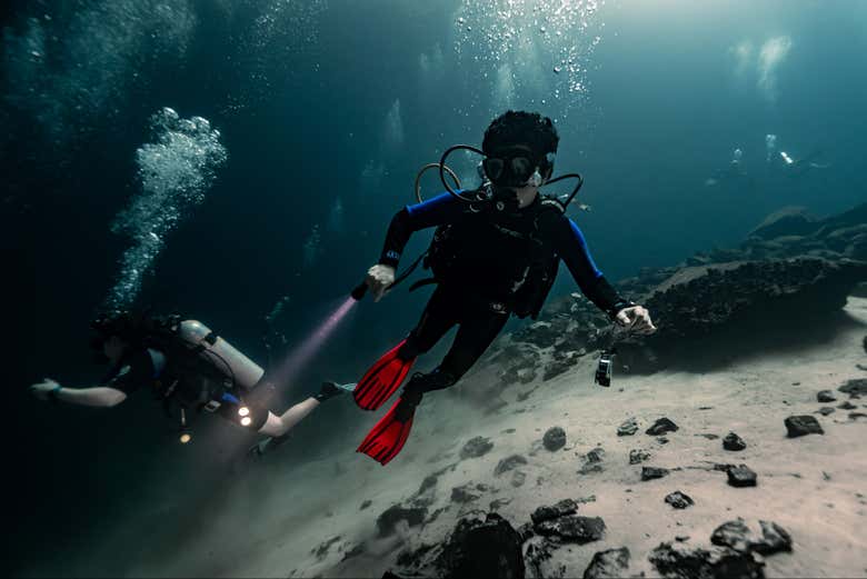 Disfrutando del bautismo de buceo