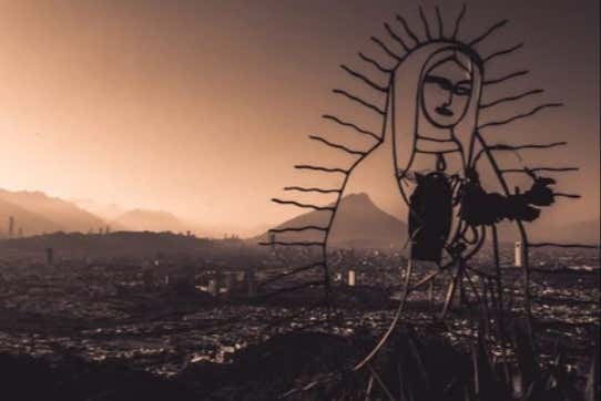 La Virgen, una escultura religiosa de 12 metros de altura