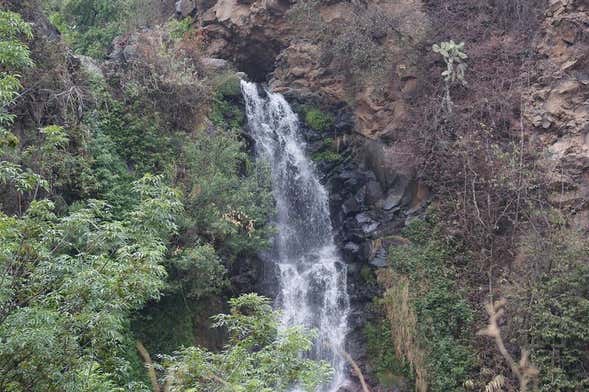 Tiristarán Caves & Chiquimitio Waterfall Day Trip