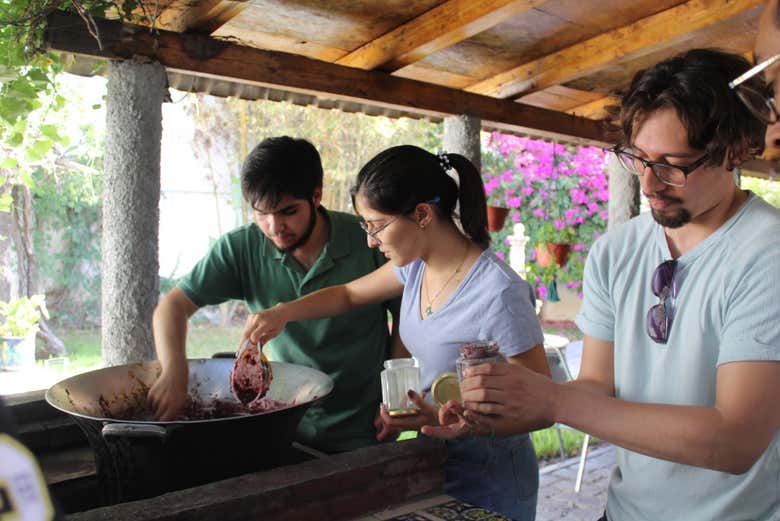 Aprendiendo a elaborar los tradicionales dulces parreños