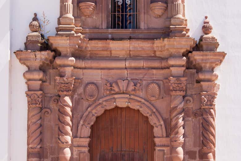 Pórtico de la iglesia de Nuestra Señora de los Dolores