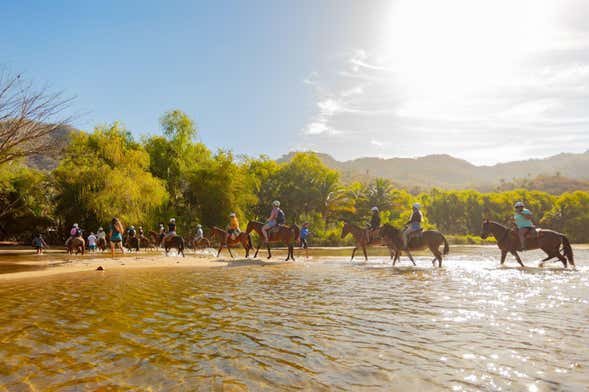 Passeggiata a cavallo sulla riva del fiume La Puerta + Kayak