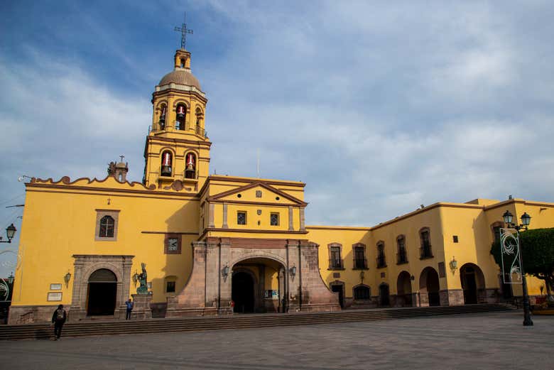 Explore the history of Santiago de Querétaro