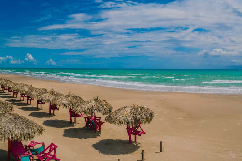 Aguas cristalinas de la playa Miramar