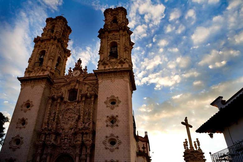 Fachada da igreja de Santa Prisca 