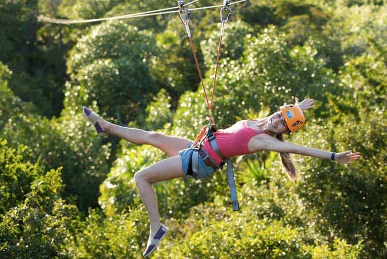 Liberando adrenalina en el parque de aventuras de Tulum 